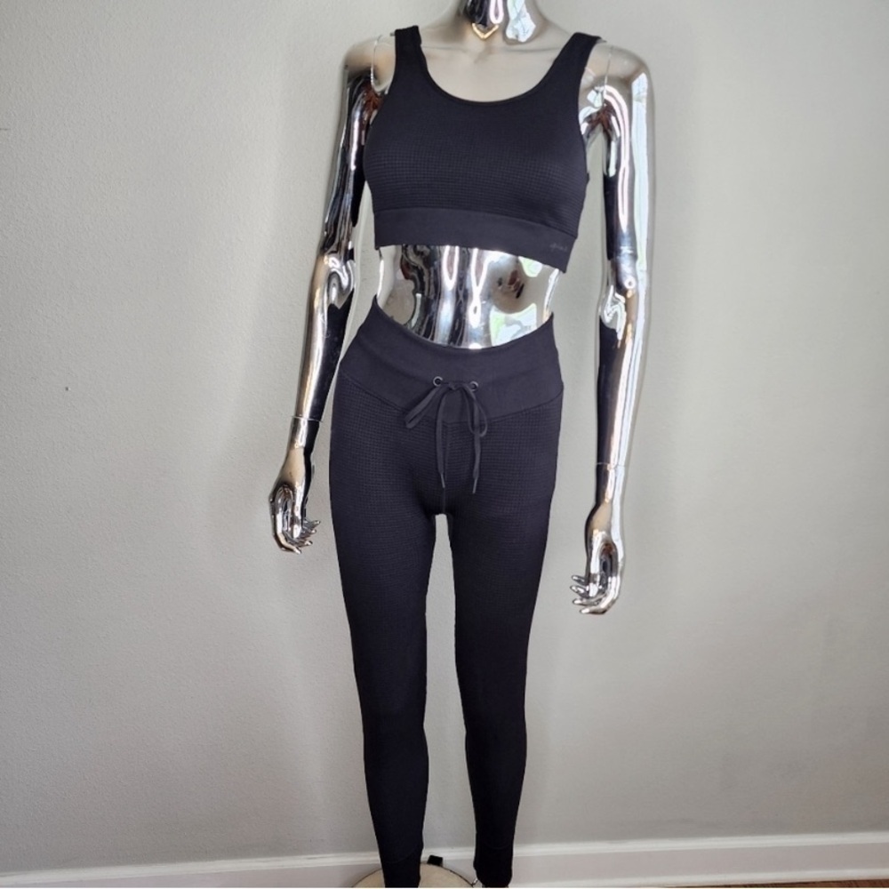 PINK thermal high waisted black workout leggings size S and sports bra size M.